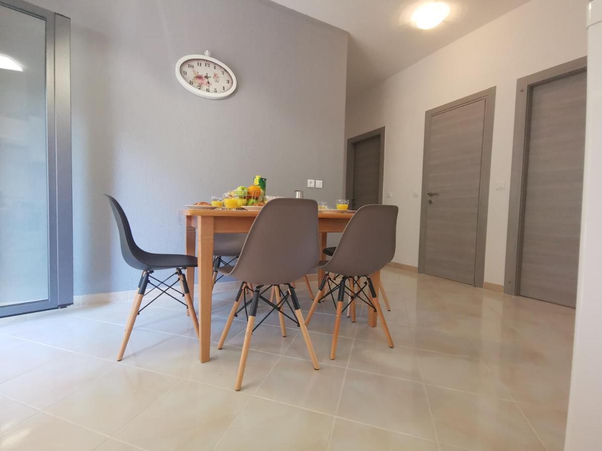Apartment Pineta With Terrace & Park Wood View PUY Eksteriør bilde
