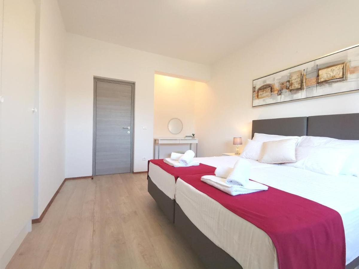 Apartment Pineta With Terrace & Park Wood View PUY Eksteriør bilde